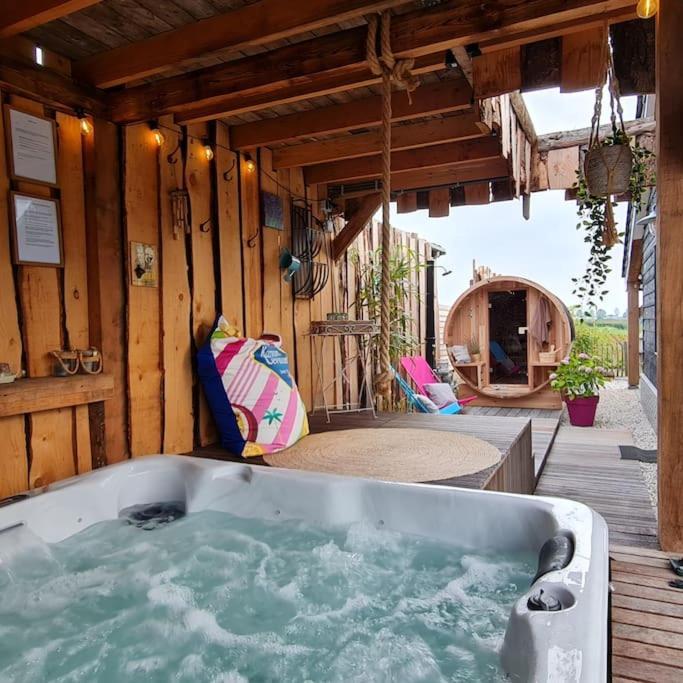 Wellness Chalet Met Jacuzzi, Sauna, Omheinde Tuin, Sint Annaland Exterior foto